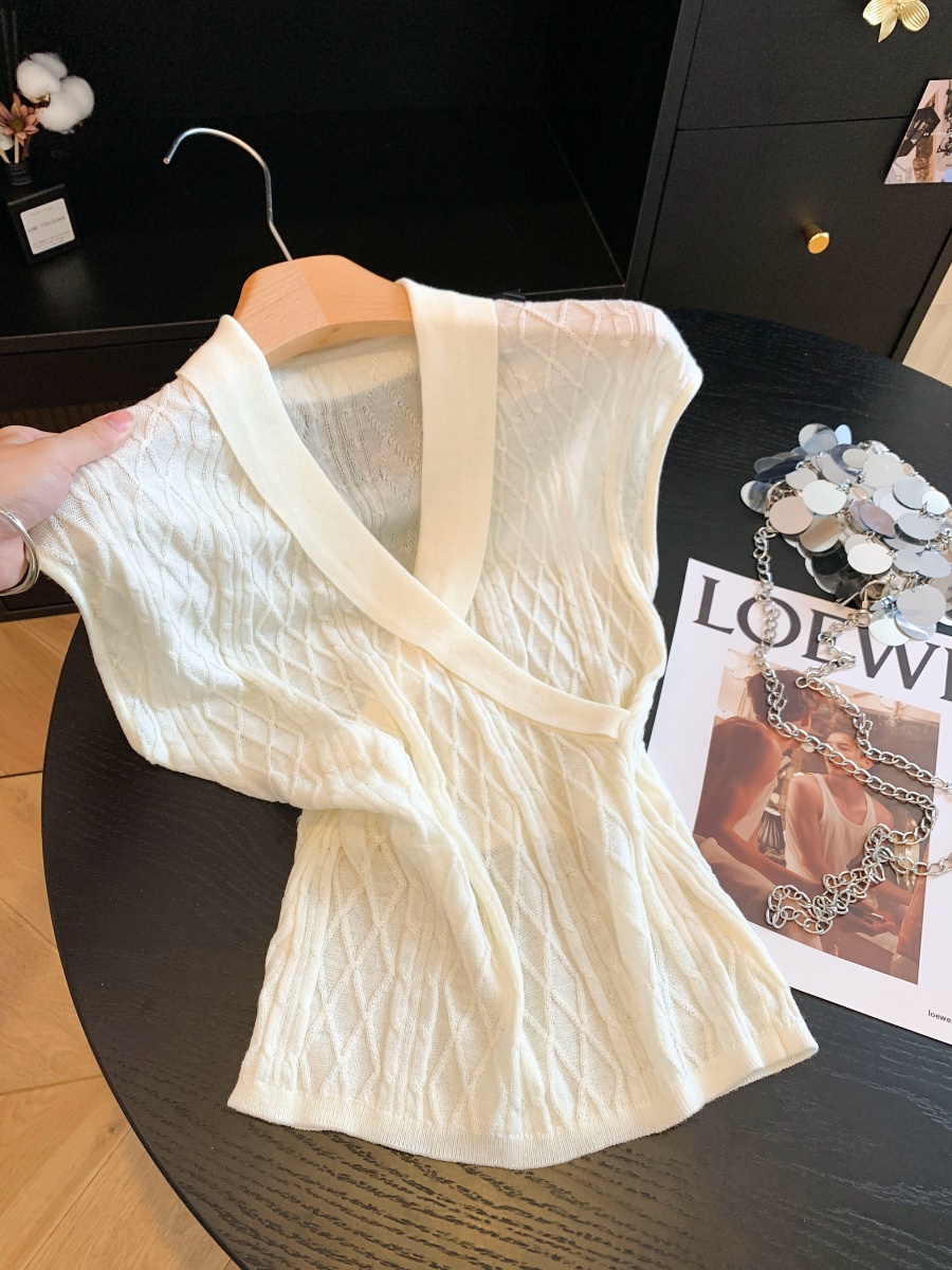 Old Money Style Early Autumn Slimming Knit Top with Twist V Neck Short Sleeve