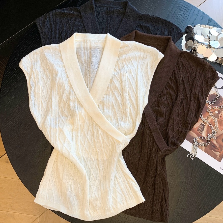 Old Money Style Early Autumn Slimming Knit Top with Twist V Neck Short Sleeve - Image 5
